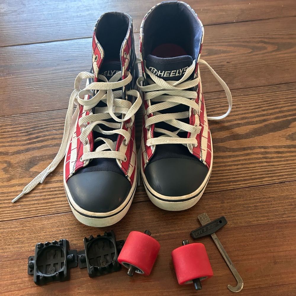Size 9 Heelys in Excellent Used Condition